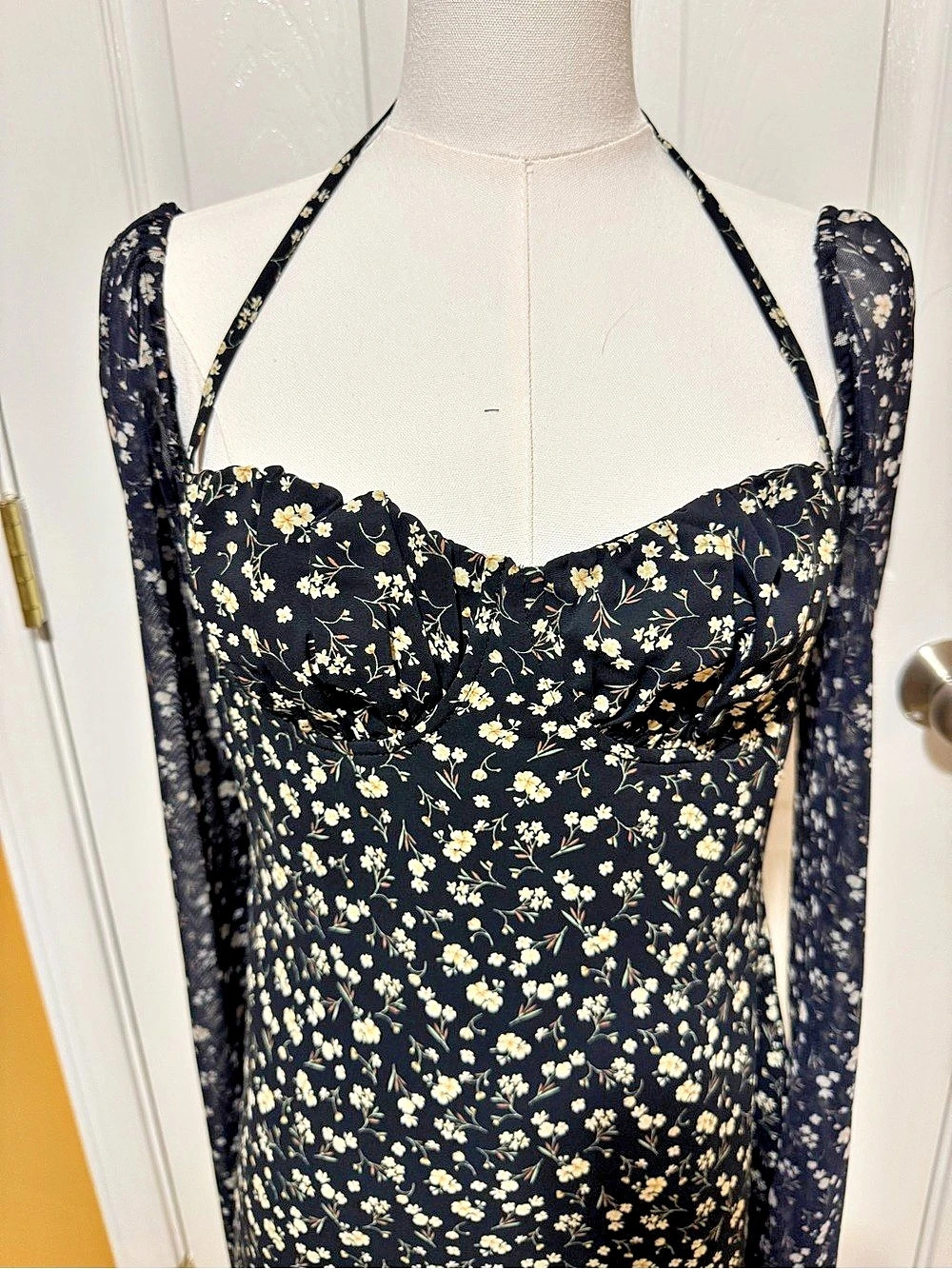 Princess Polly Dyer Sheer Sleeve Mini Dress. Floral Mini Dress size 6